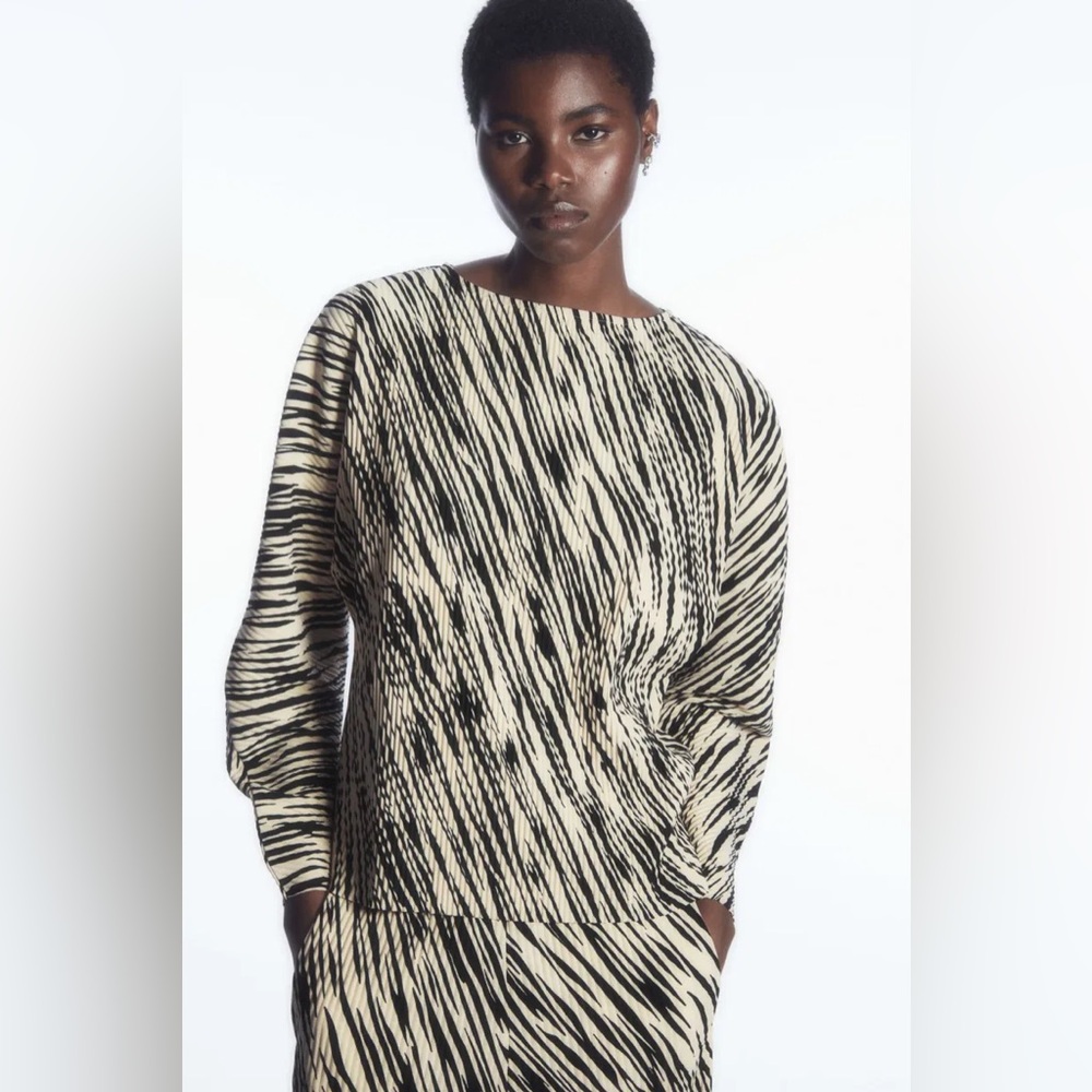 COS Rounded Pleated Top - Small - Picture 3 of 8